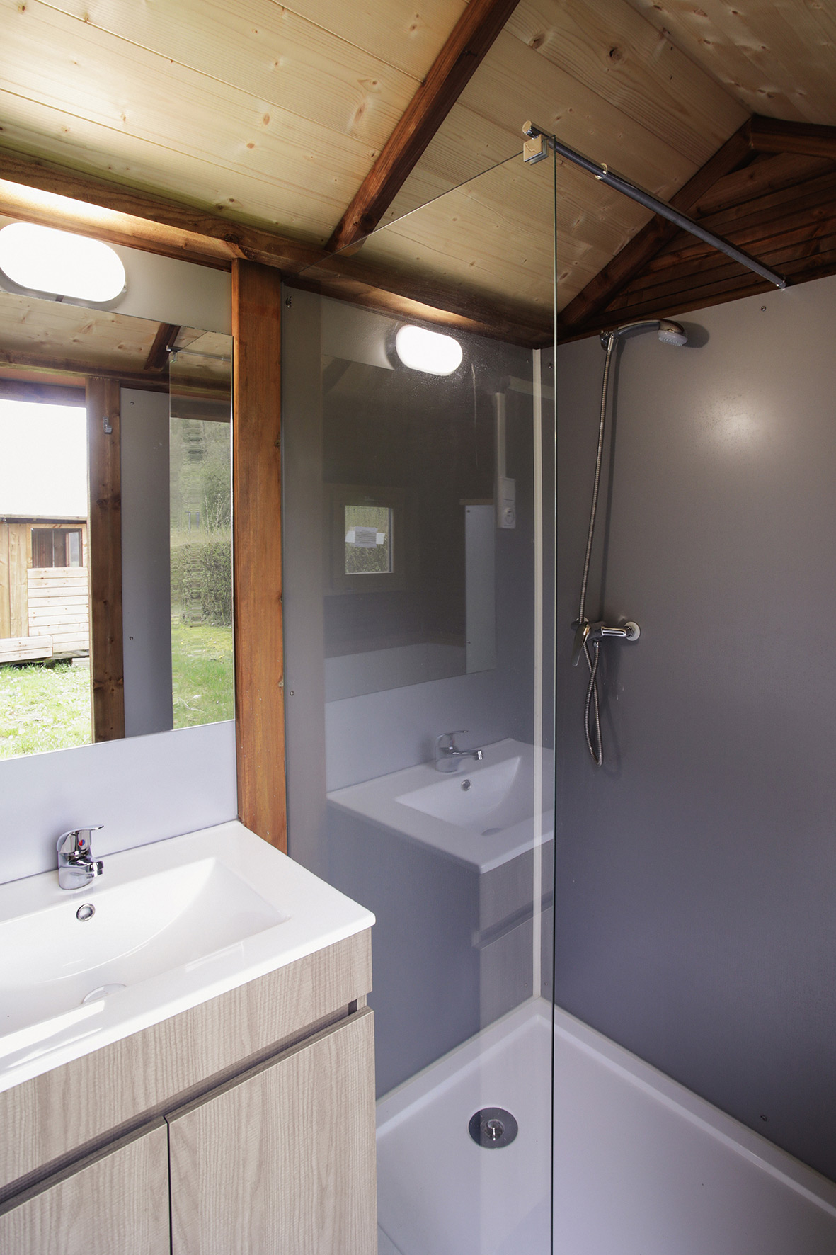 Private shower in the Freecamp