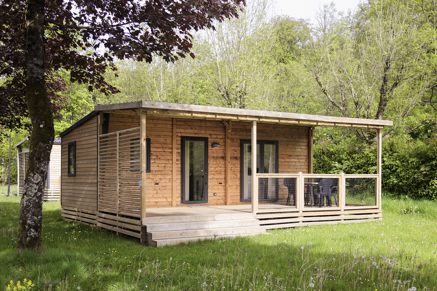 Wooden Nest 29 mobile home with covered terrace, Camping Le Florenville