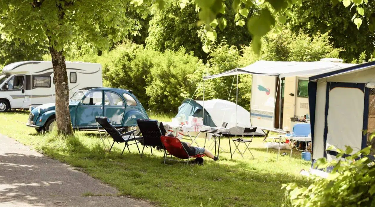 🌺🌞🏕️ Au Florenville Camping, l’été continue de battre son plein ! 🏕️🌞🌺