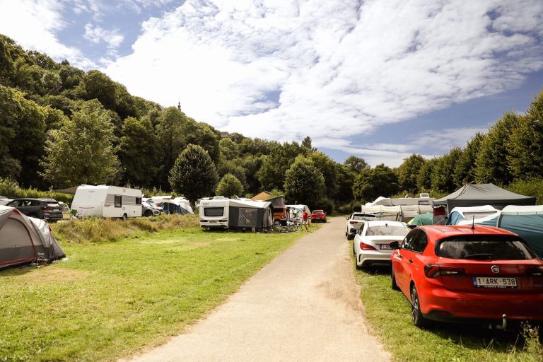 Kampeerplaats in het groen in de Gaume, Camping Le Florenville