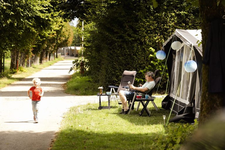 Emplacement camping au bord de la Semois, Camping Le Florenville