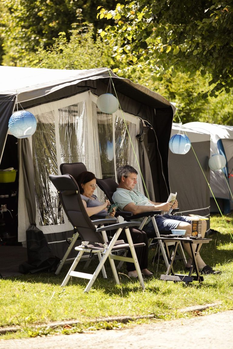 Emplacement camping au bord de la Semois, Camping Le Florenville