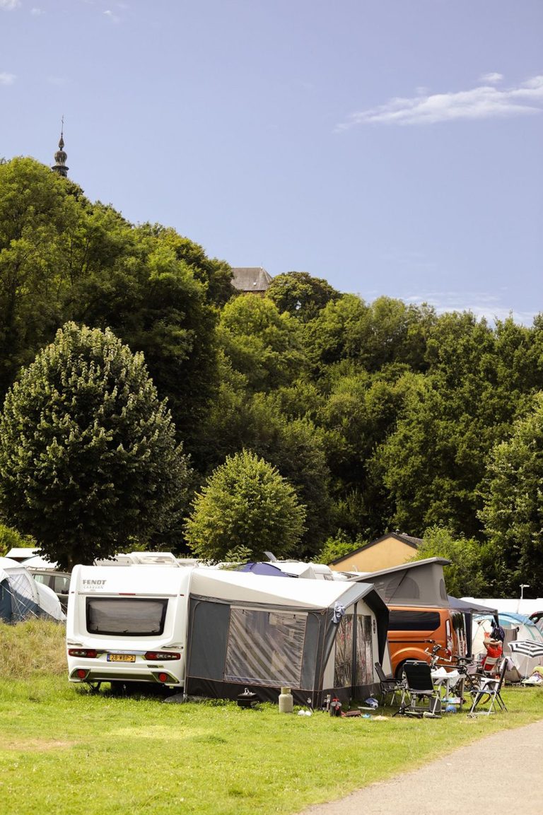 Emplacement camping au bord de la Semois, Camping Le Florenville