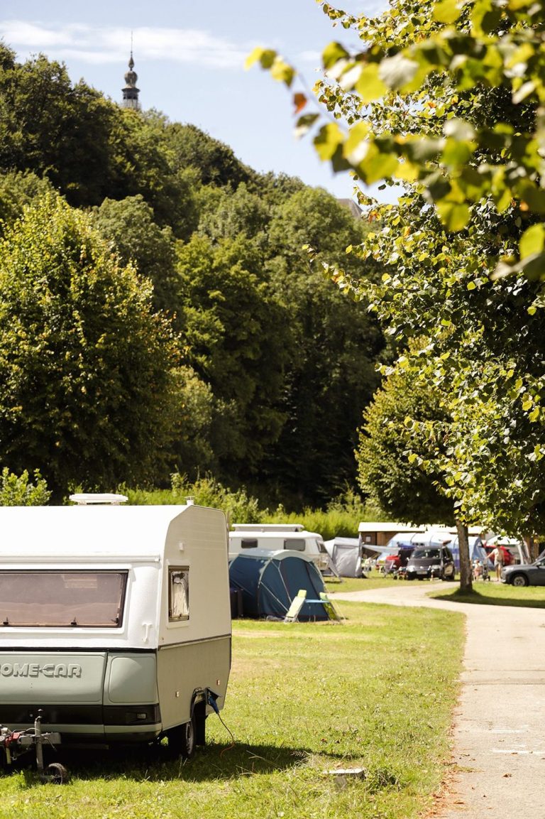 Kampeerplaats in het groen in de Gaume, Camping Le Florenville
