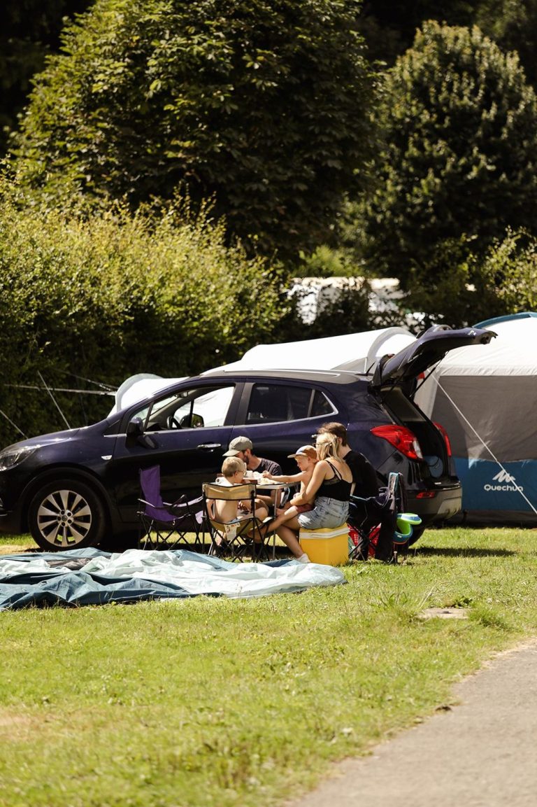 Kampeerplaats in het groen in de Gaume, Camping Le Florenville