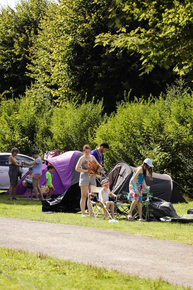 Kampeerplaats in het groen in de Gaume, Camping Le Florenville