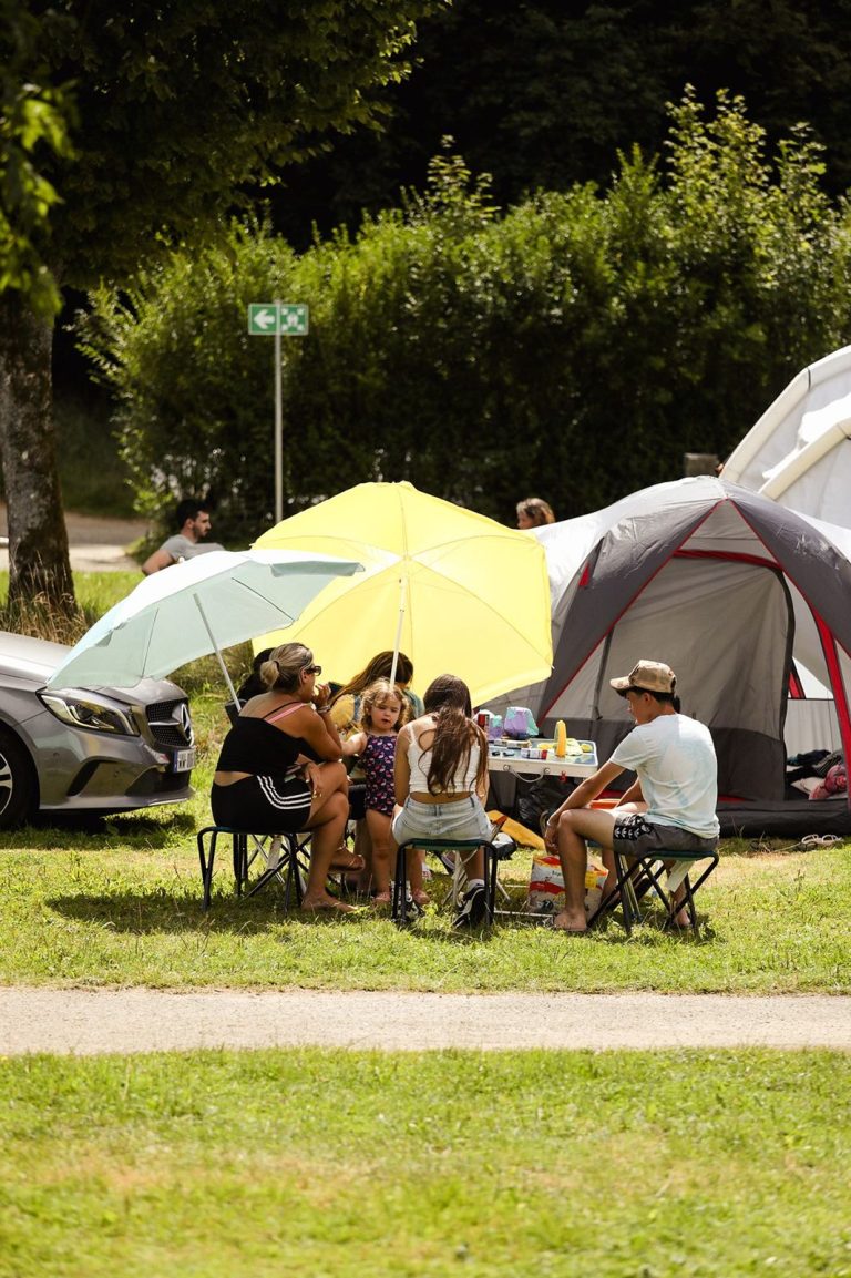 Emplacement camping au bord de la Semois, Camping Le Florenville