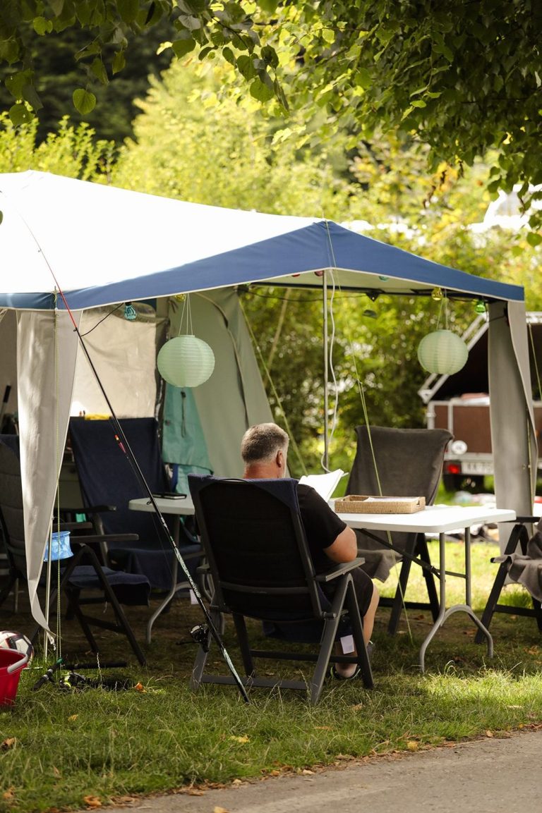 Emplacement camping au bord de la Semois, Camping Le Florenville