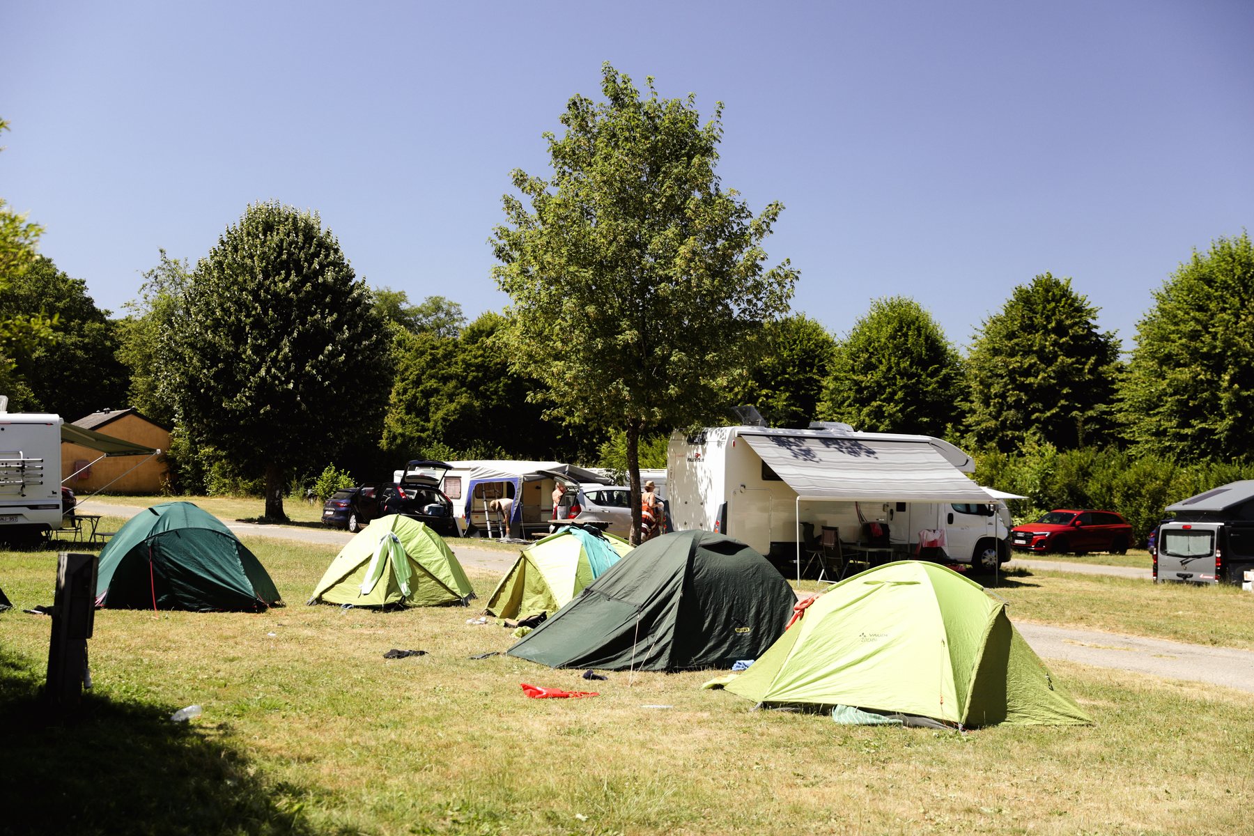 Kampeerplaats in het groen in de Gaume, Camping Le Florenville
