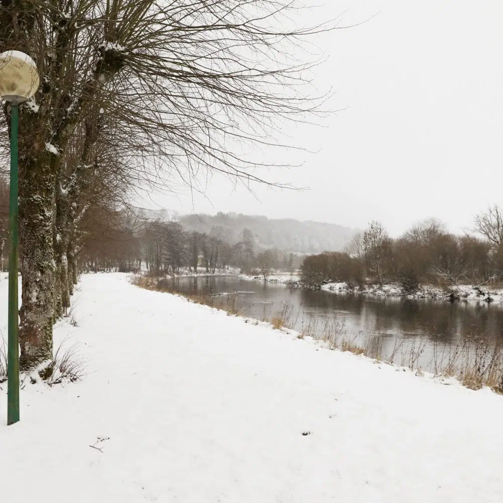 hiver-neige-chemin-halage-camping-florenville